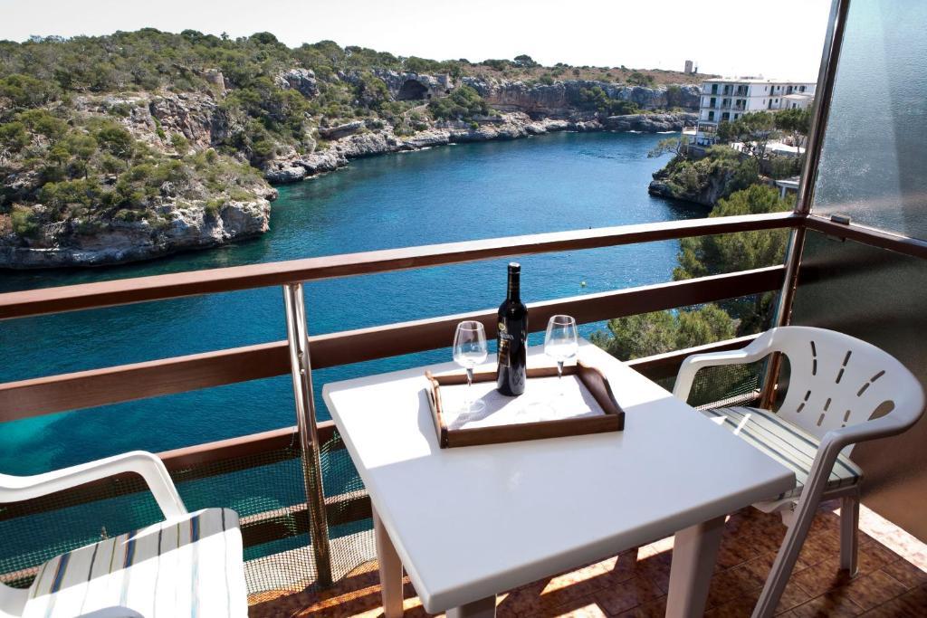 Apartamentos Llevant Cala Figuera  Ruang foto