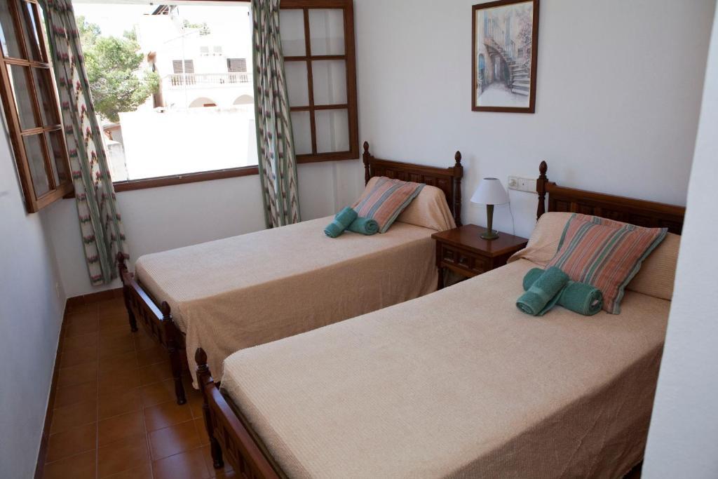 Apartamentos Llevant Cala Figuera  Ruang foto